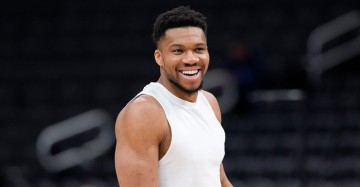 欧冠直播app-雄鹿总经理：字母哥不能上场是纯健康原因 与选秀权、重建无关|吉安尼斯·安特托孔波|乔恩-霍斯特|扬尼斯-阿德托昆博|密尔沃基雄鹿队|nba_新浪体育_新浪新闻