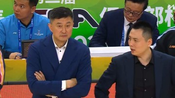 果然遭3杀！广东惨负上海无缘4强，杜锋弃用强援，奎因空砍37+14