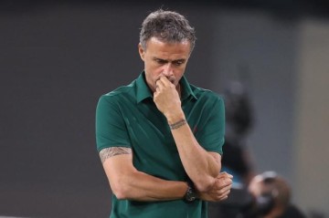 欧冠官方客户端-梁熙明：恩里克，有种你就挺莫拉塔到底