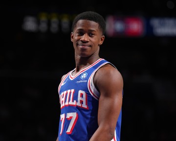 欧冠官方客户端-12板生涯新高！埃奇库姆：道格·韦斯特总告诉我必须抢板