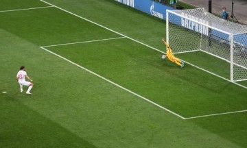 欧冠手机直播-震惊！瑞士军刀斩杀高傲雄鸡，扎卡们终圆大赛8强梦